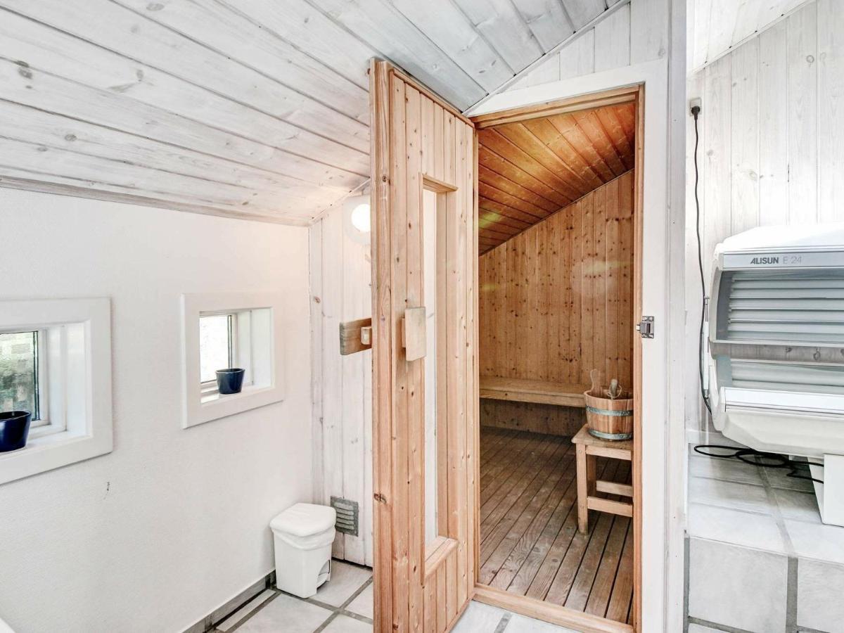 8 Person Holiday Home In Nex Vester Somarken Extérieur photo
